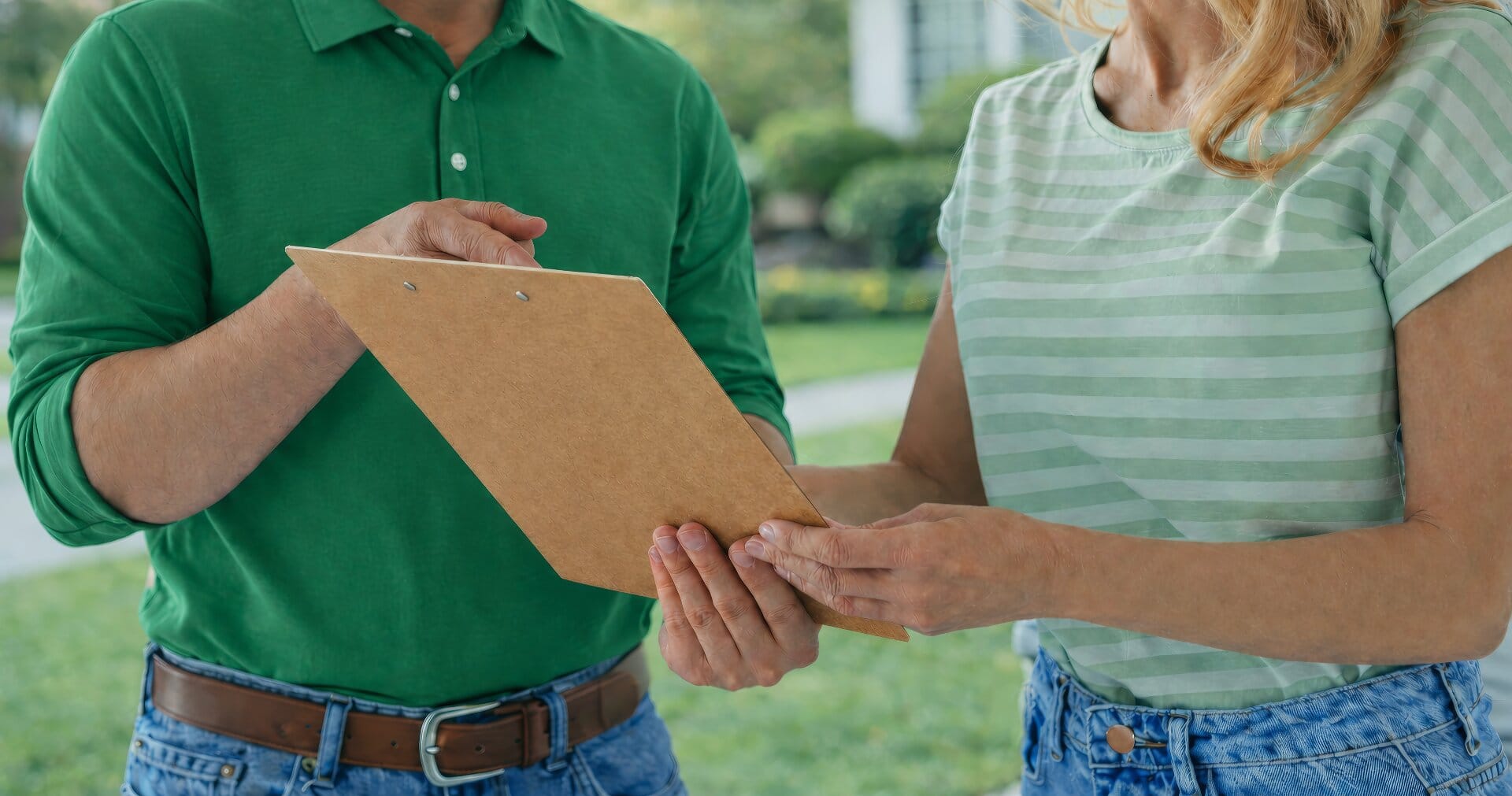 Man giving free estimate